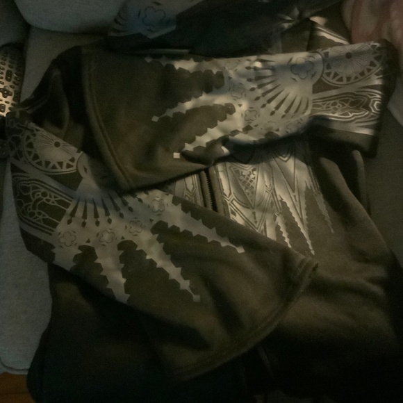 Gothic cathedral design cloak style hoodie - Picture 5 of 7